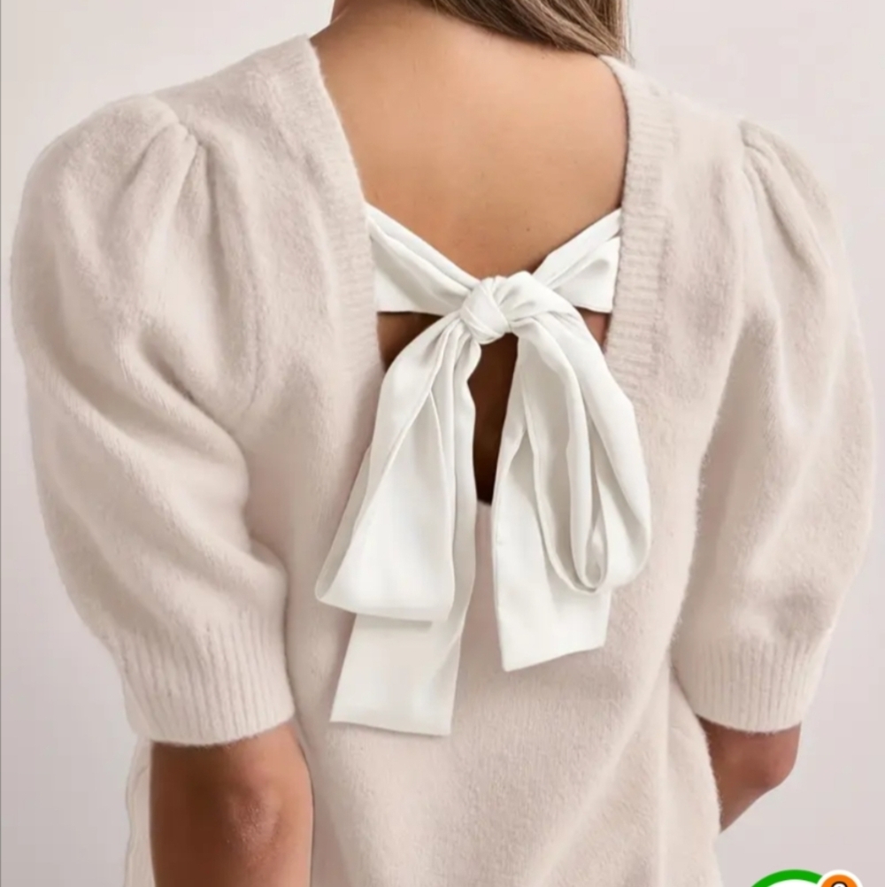 Elegant Cream Sweater with Back Bow Detail XL